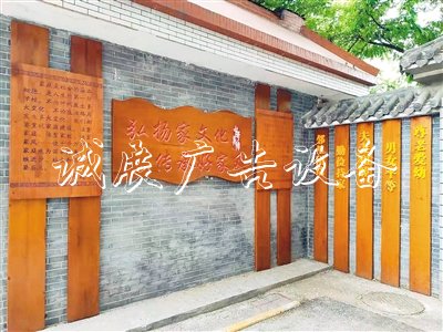 东风坊社区打造“家风滚动灯箱院”让好家风“吹进”居