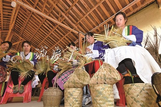 深山土瑶户外滚动灯箱脱贫路